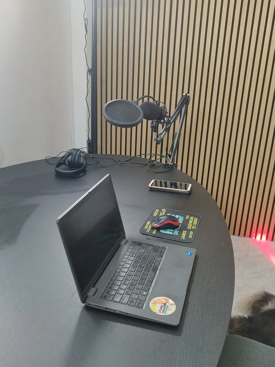 Mesa y equipo de producción